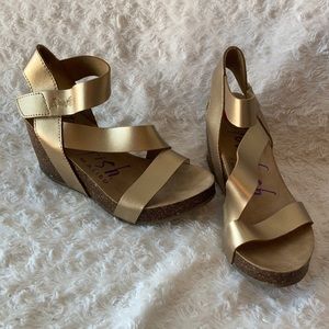 Blowfish Malibu gold wedges size 6